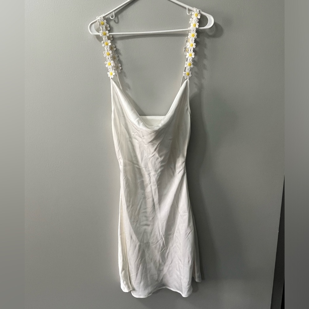 ASOS DESIGN satin cowl neck mini slip dress with daisy trim straps in ivory NEW - Picture 5 of 8